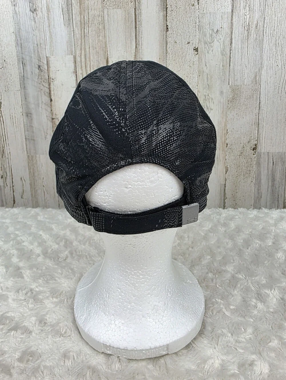 Under Armour Fly By Black Metallic Baseball Cap